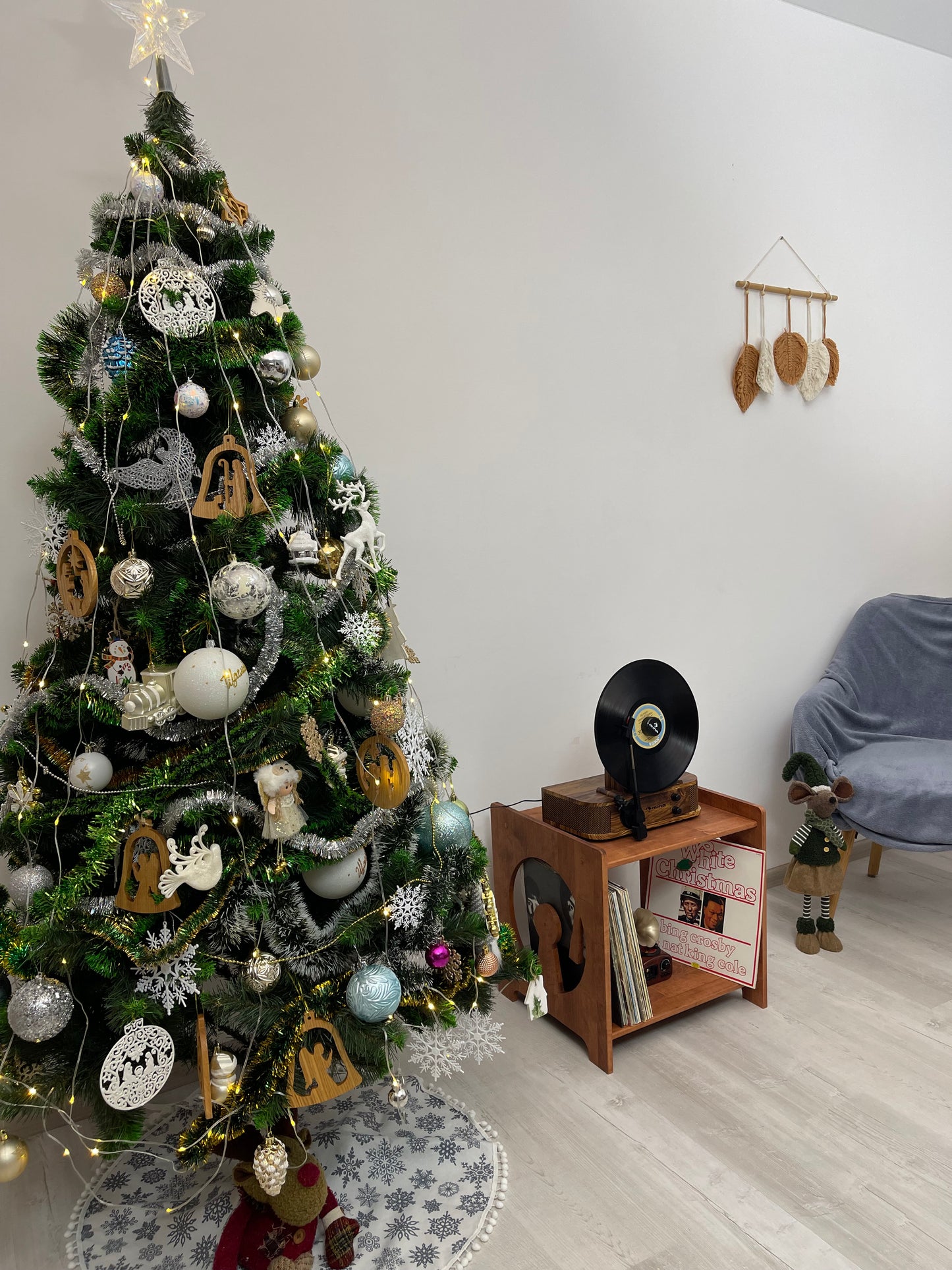 Light Brown Wooden Console Furniture Unique gifts Record Player Stand Vinyl Record Holder Storage Record Cabinet Table Turntable Station Display Media