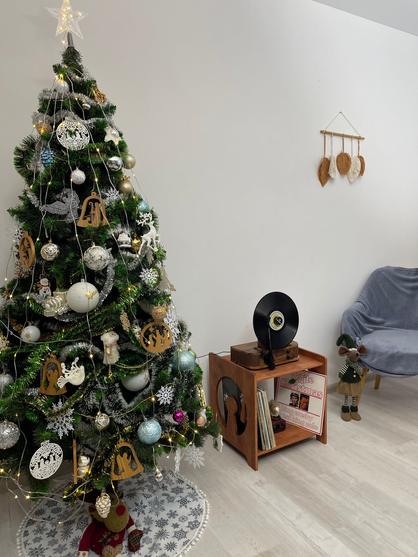 Light Brown Wooden Console Furniture Unique gifts Record Player Stand Vinyl Record Holder Storage Record Cabinet Table Turntable Station Display Media